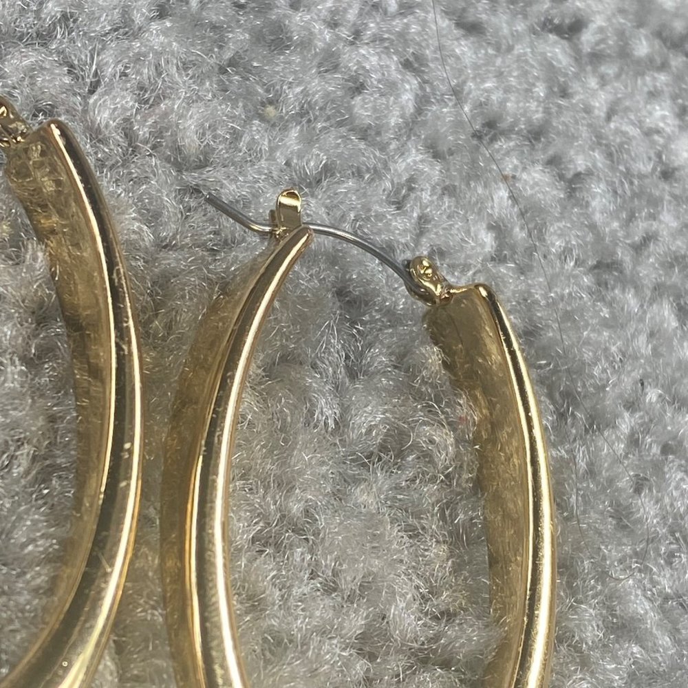 Oval Hoop Earrings Pierced Gold Tone Puffed Hinged Latch Back Click Closure - Picture 13 of 16